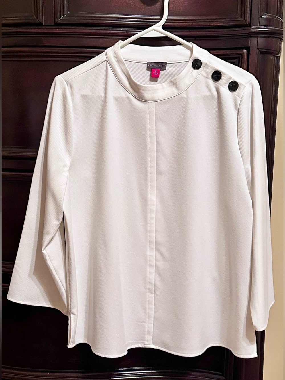 ⭐️ NWOT Vince Camuto Button-Shoulder Textured Blouse in Pearl Ivory⭐️